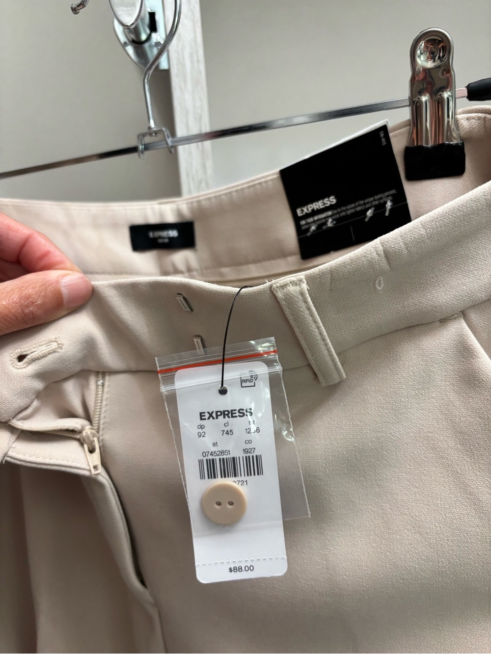 Express Editor Relaxed Ankle Trouser - Picture 4 of 5